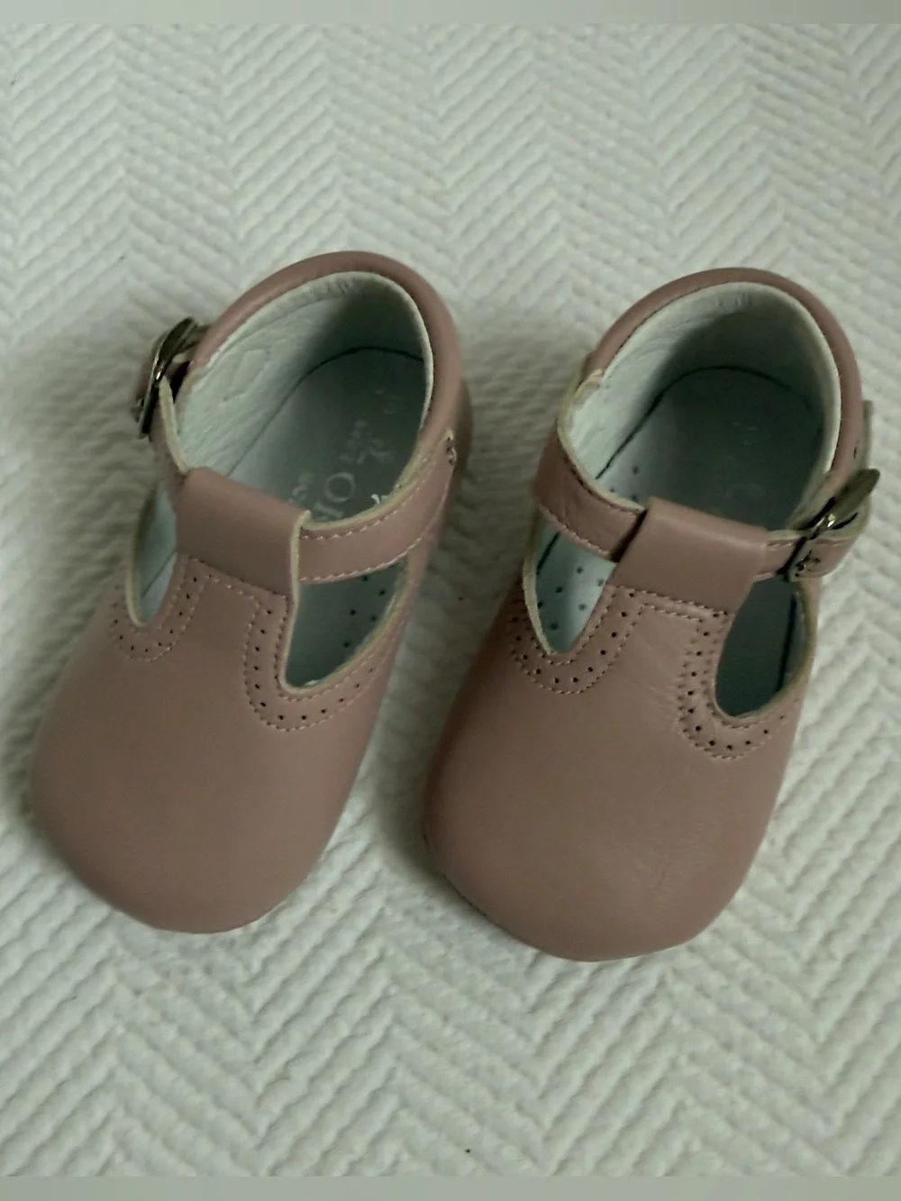 NWT Okaa Spain Leather T-Strap Baby Shoes in Pink, Size US 3/ EU 18